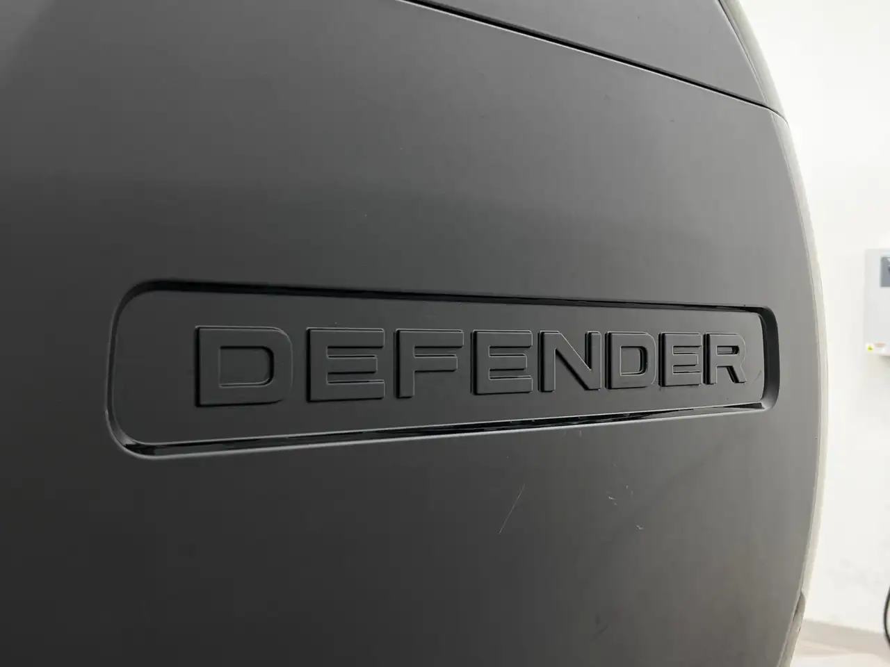 Land Rover Defender - Image 12