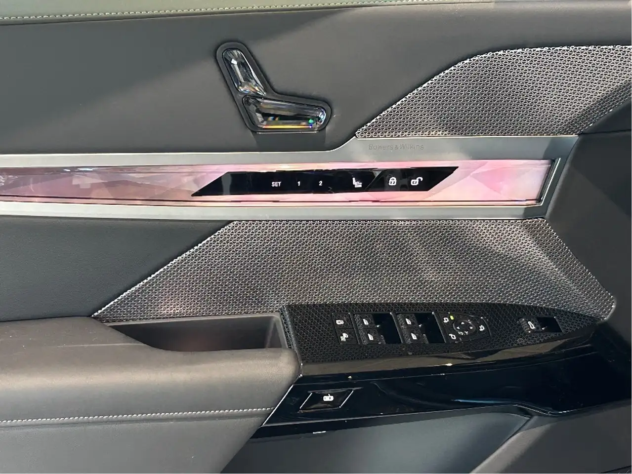 BMW 7 Series - Image 9