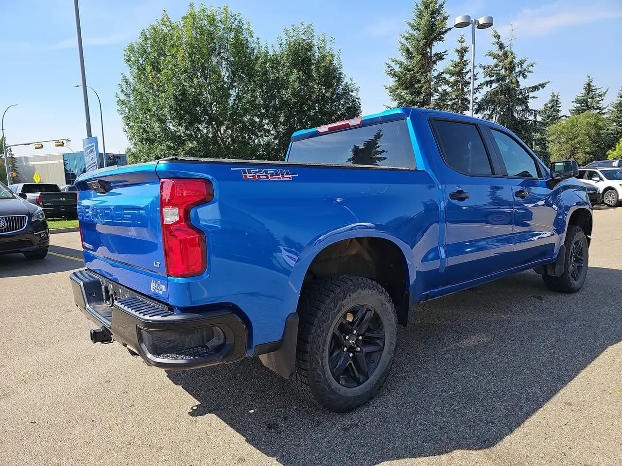 Chevrolet Silverado 1500 - Image 8