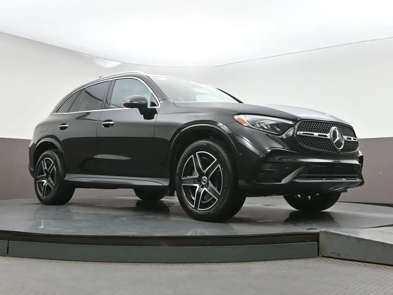 Mercedes-Benz GLC - Image 33