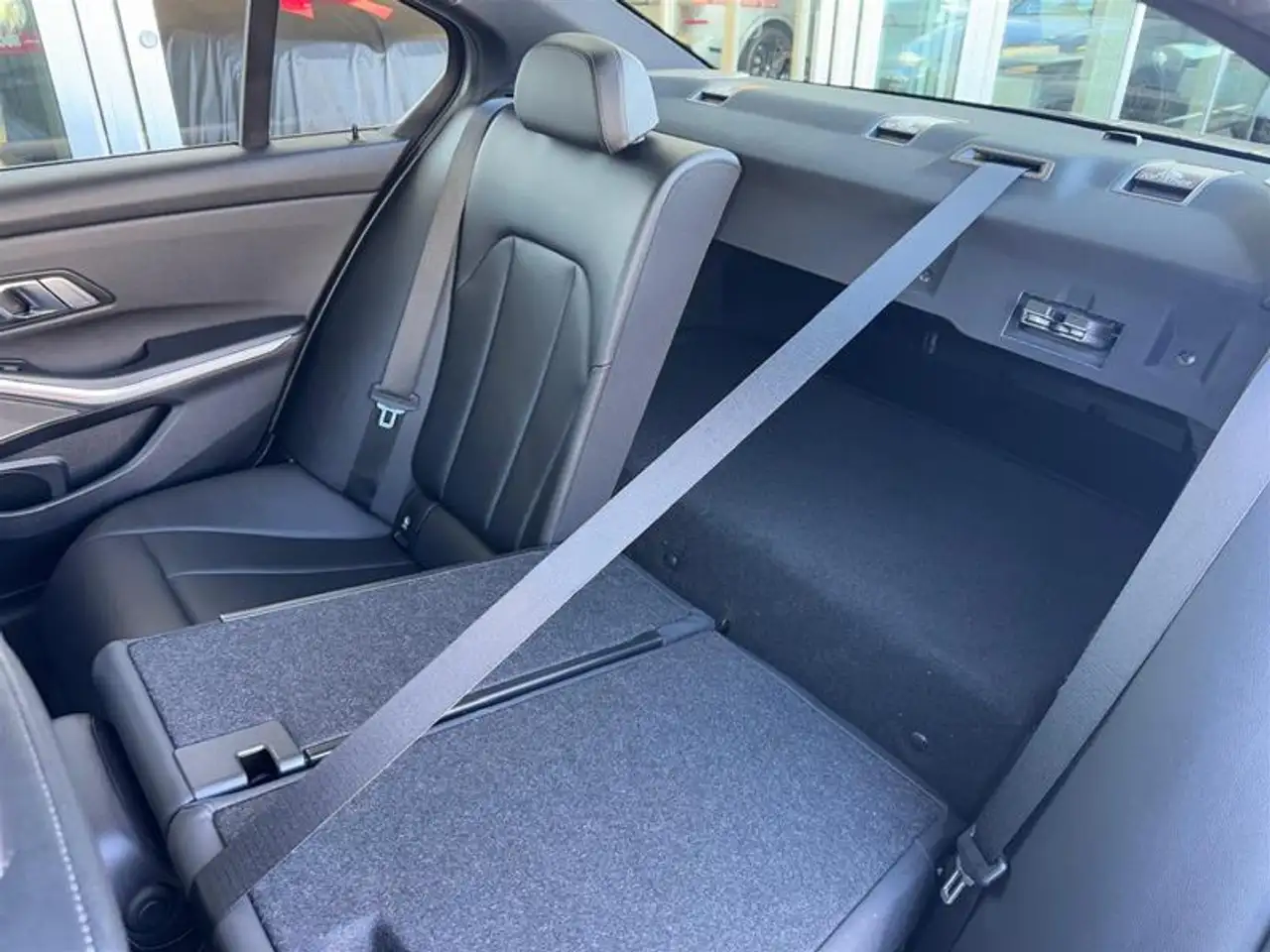 BMW 3 Series - Image 15