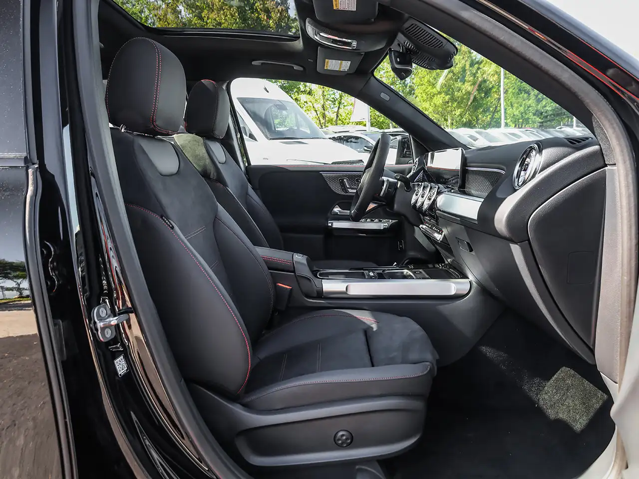 Mercedes-Benz GLB - Image 14