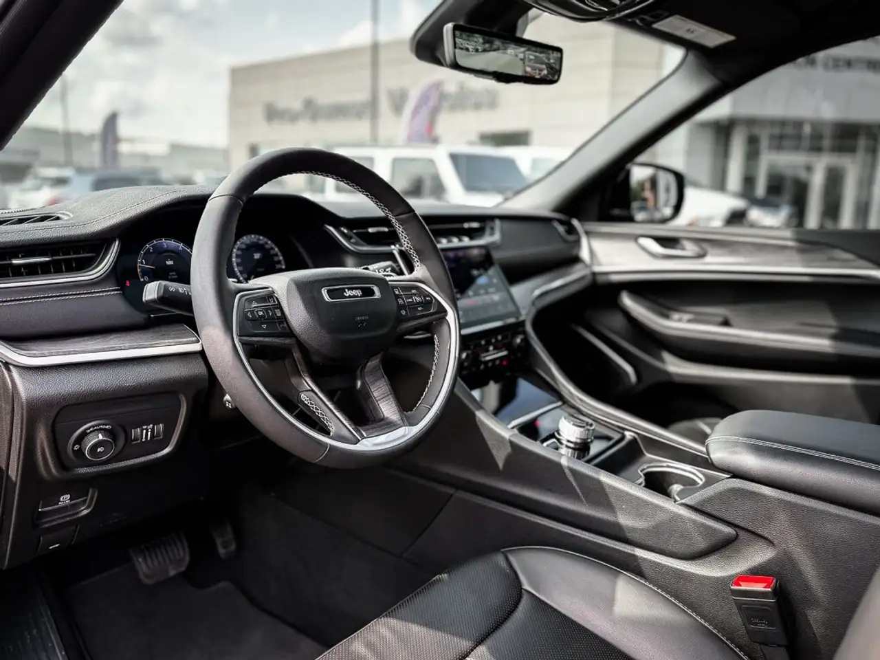 Jeep Grand Cherokee - Image 10