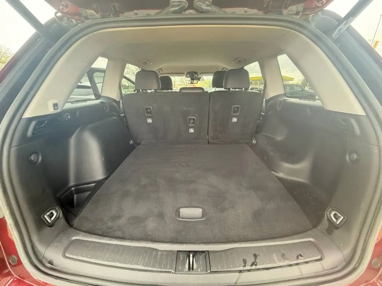 Jeep Grand Cherokee - Image 12