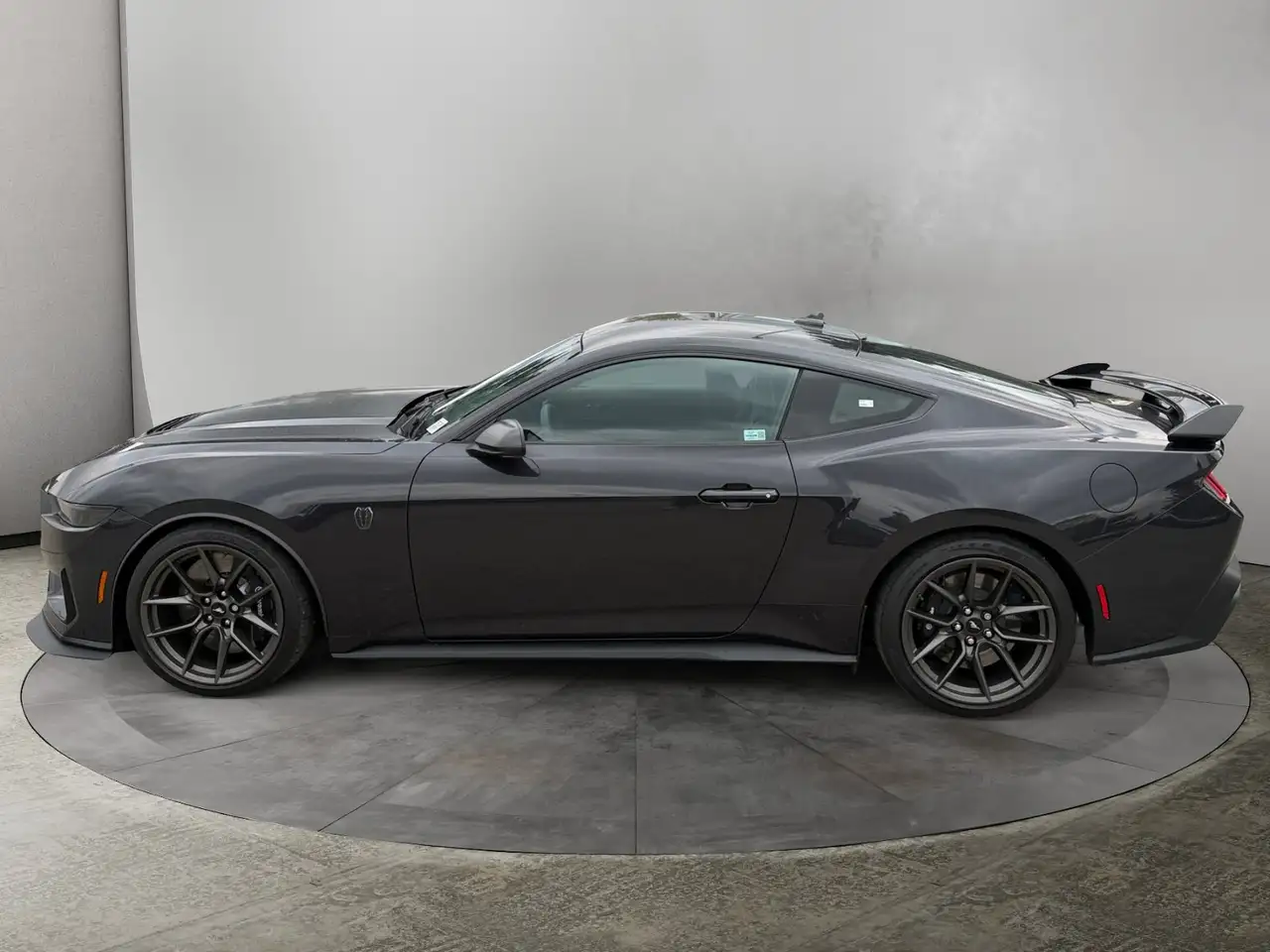 Ford Mustang - Image 2