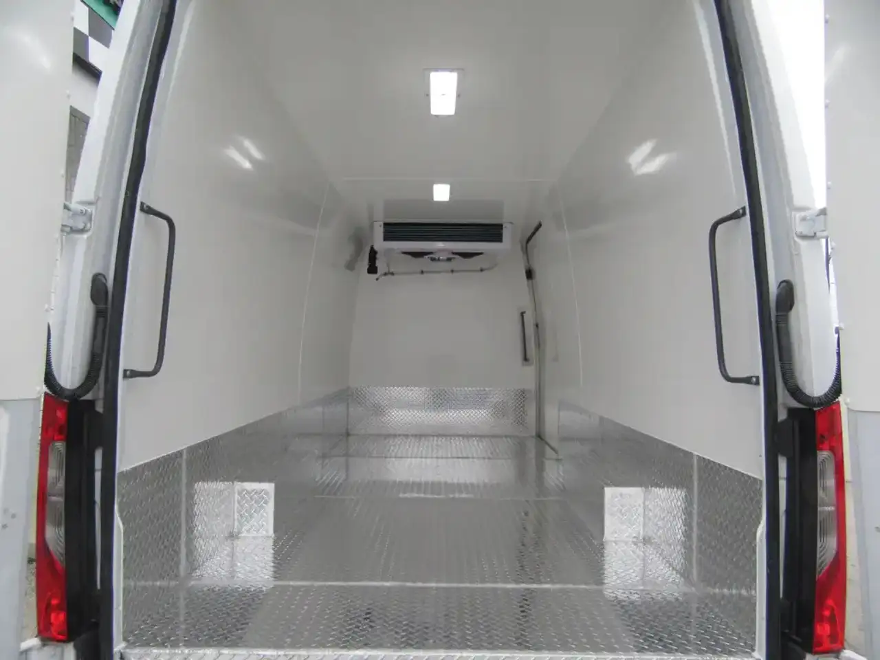 Mercedes-Benz Sprinter - Image 3