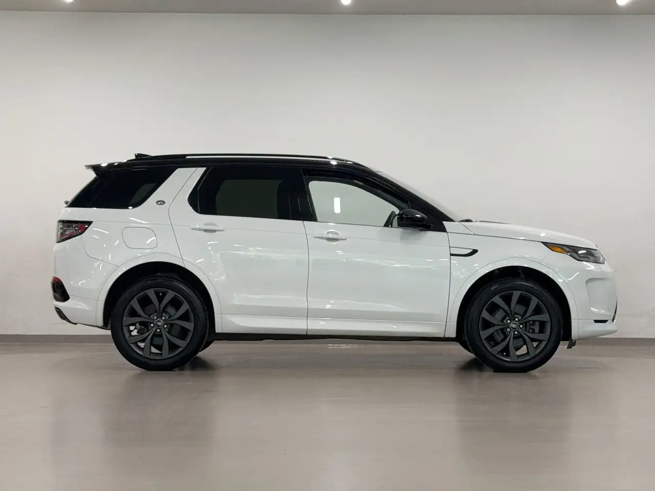 Land Rover Discovery Sport - Image 11