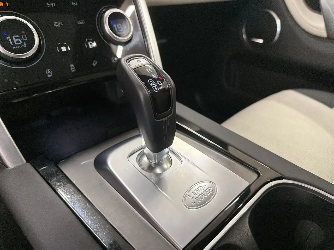 Land Rover Discovery Sport - Image 21