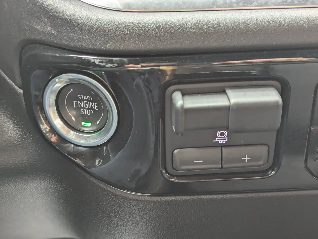Chevrolet Silverado 1500 - Image 24