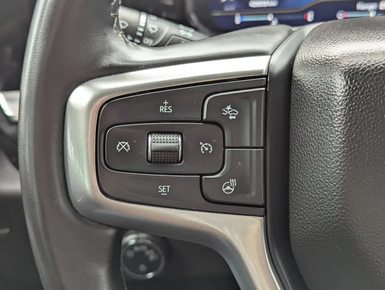 Chevrolet Silverado 1500 - Image 15