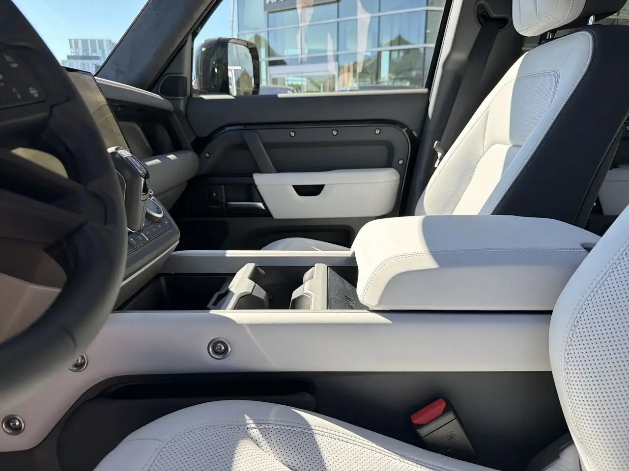 Land Rover Defender - Image 18
