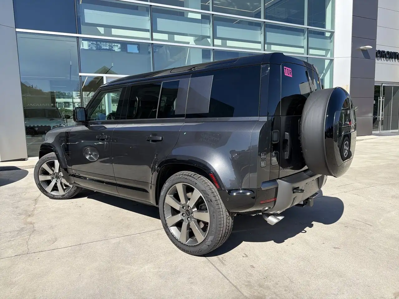 Land Rover Defender - Image 6