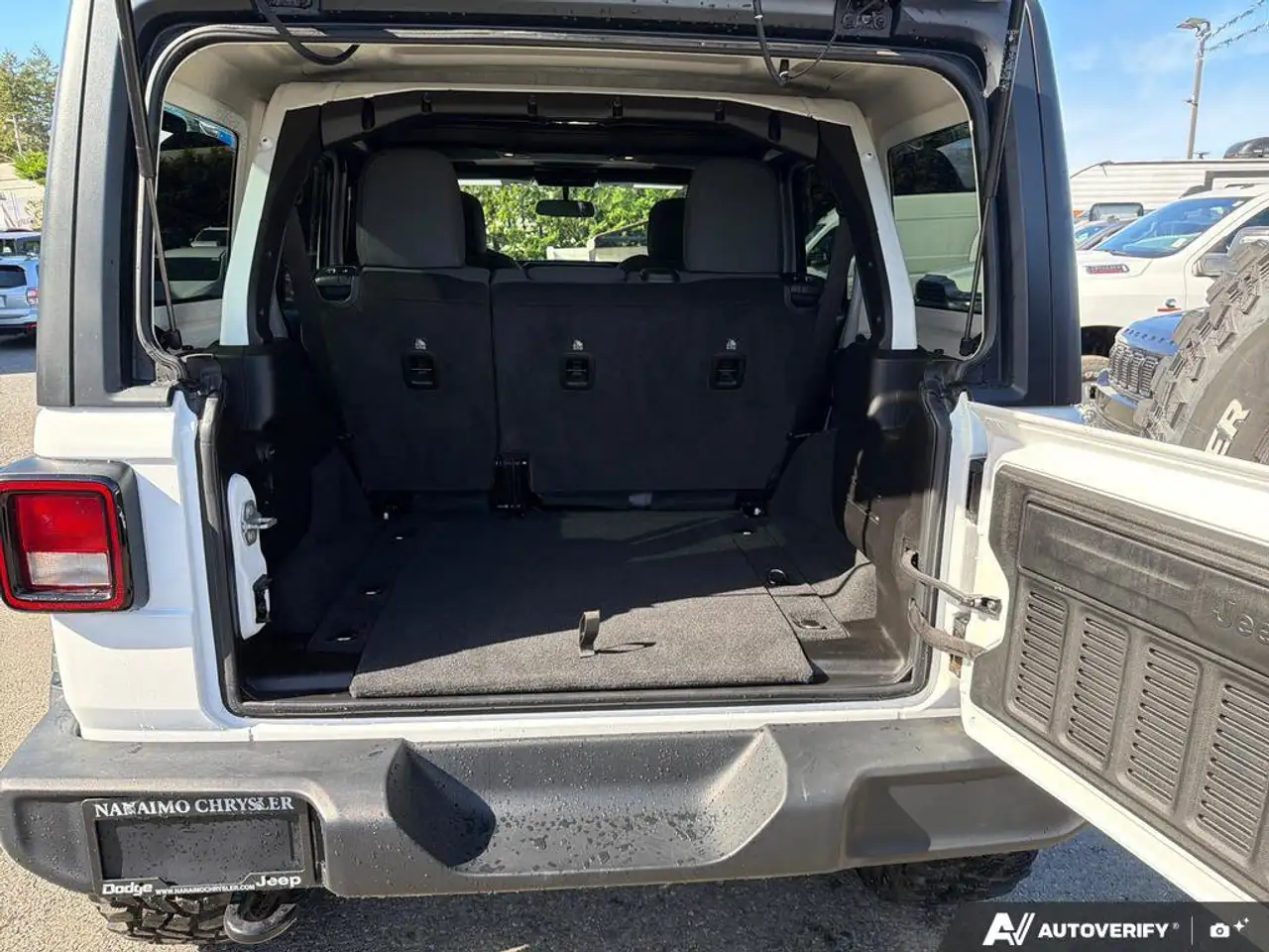 Jeep Wrangler - Image 12