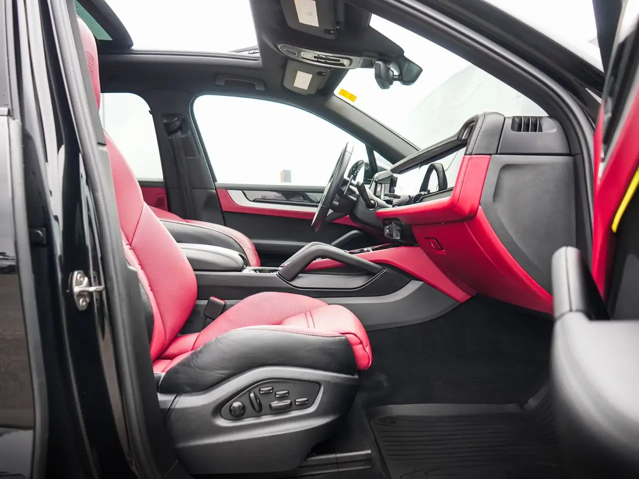 Porsche Cayenne - Image 19