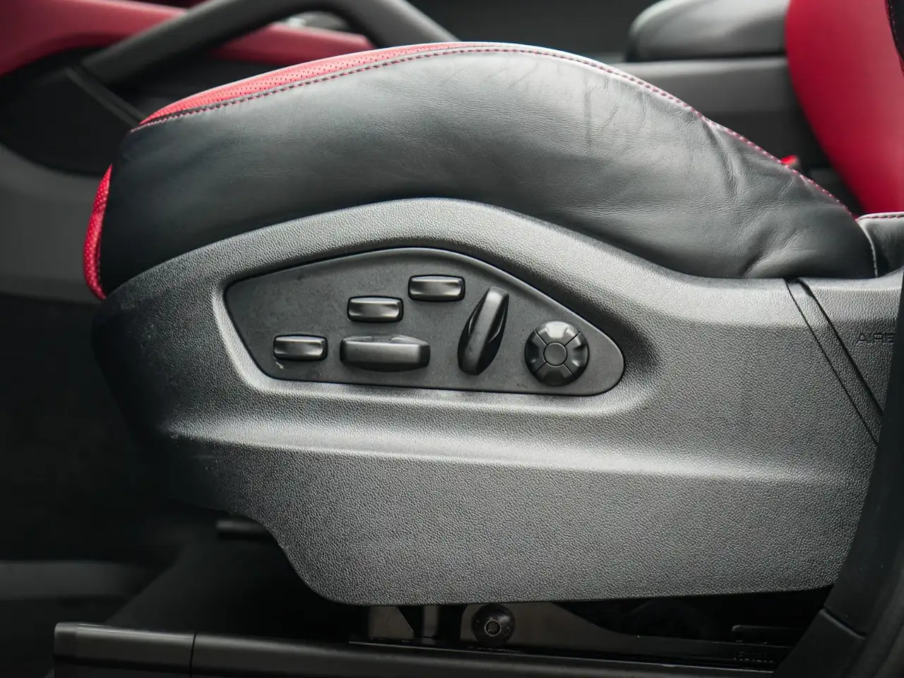 Porsche Cayenne - Image 14