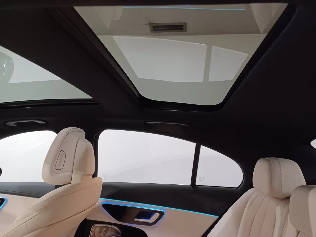 Mercedes-Benz E-Class - Image 19