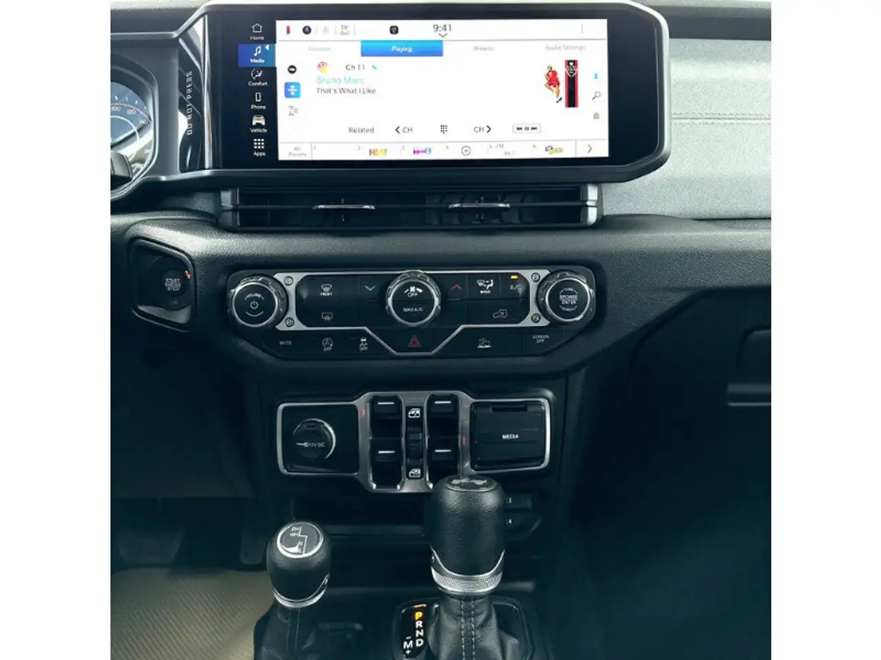 Jeep Wrangler - Image 14