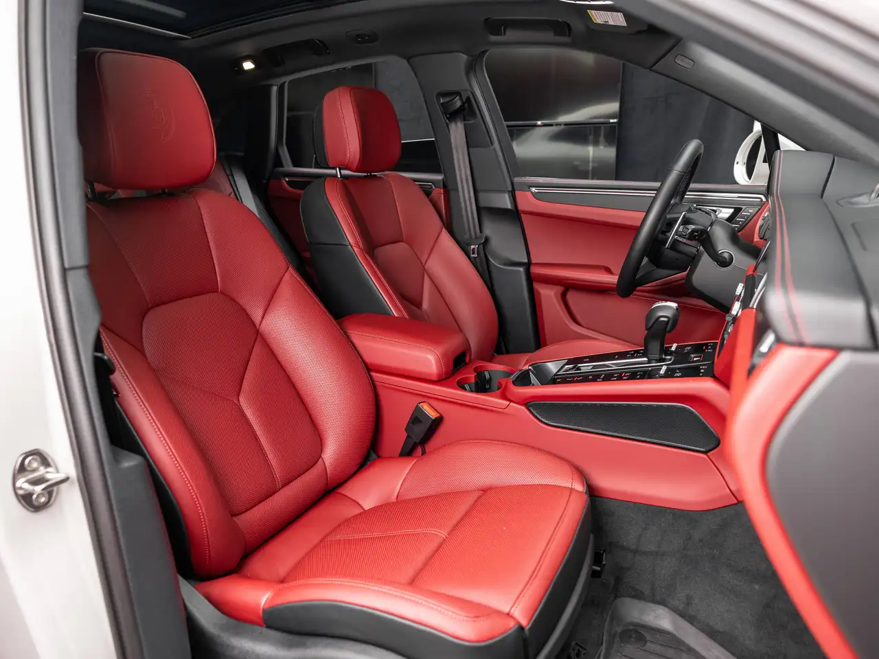 Porsche Macan - Image 31