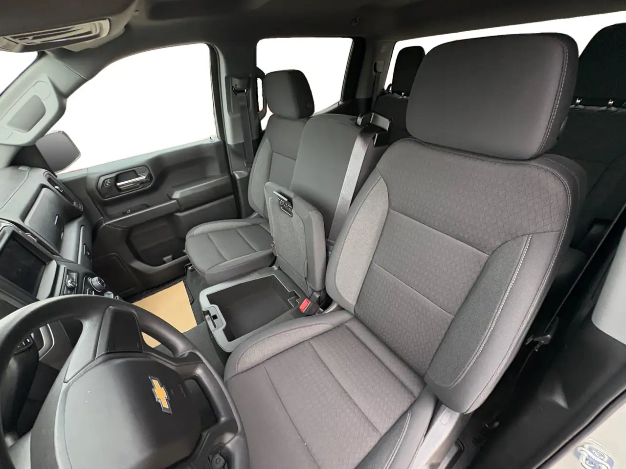 Chevrolet Silverado 1500 - Image 24
