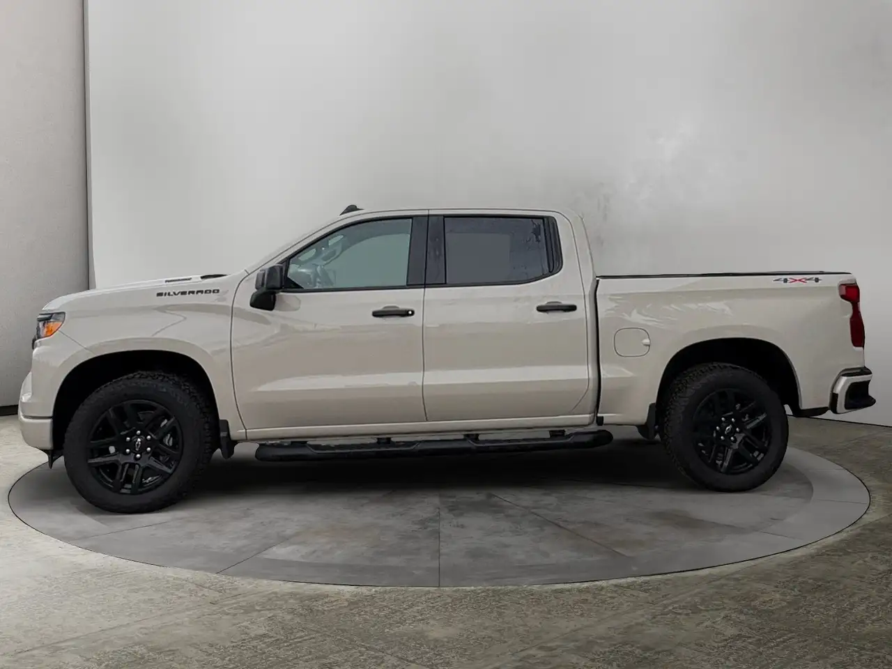 Chevrolet Silverado 1500 - Image 2