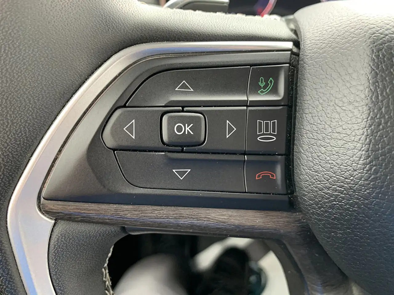 Jeep Grand Cherokee - Image 21