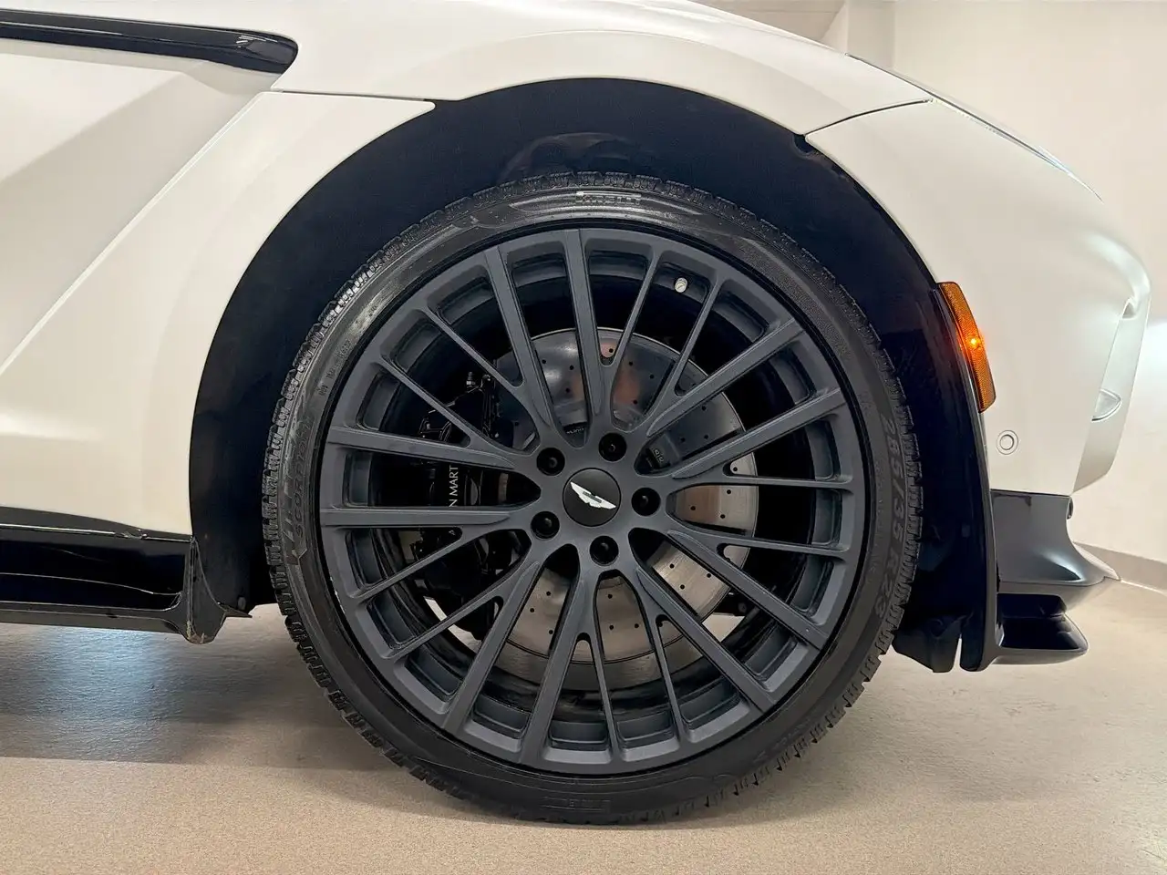 Aston Martin DBX - Image 27