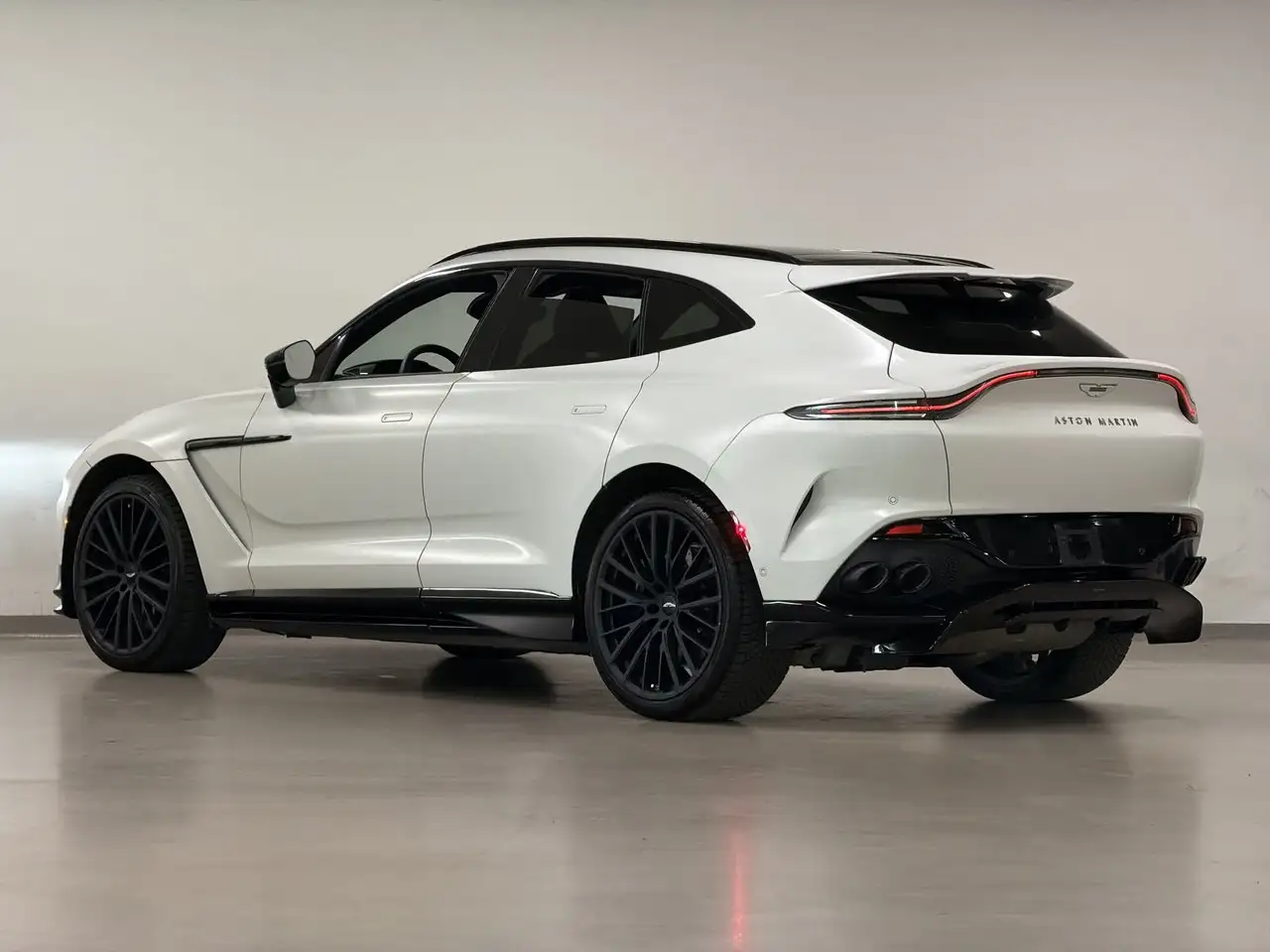 Aston Martin DBX - Image 6