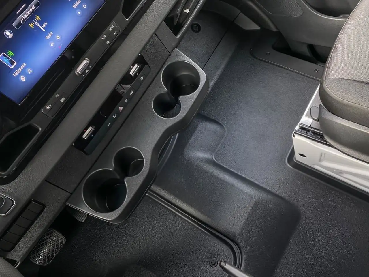 Mercedes-Benz Sprinter - Image 17