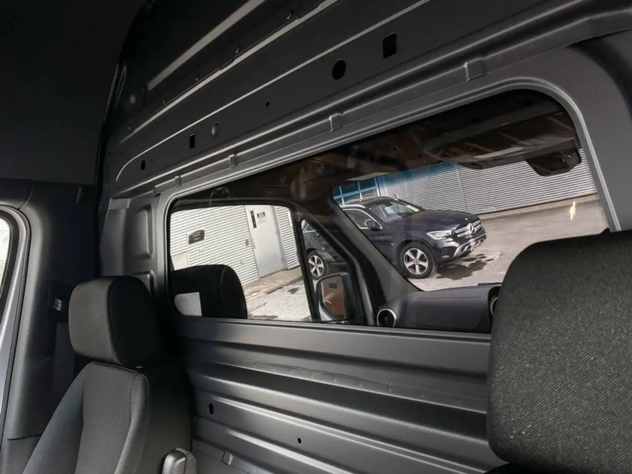 Mercedes-Benz Sprinter - Image 23