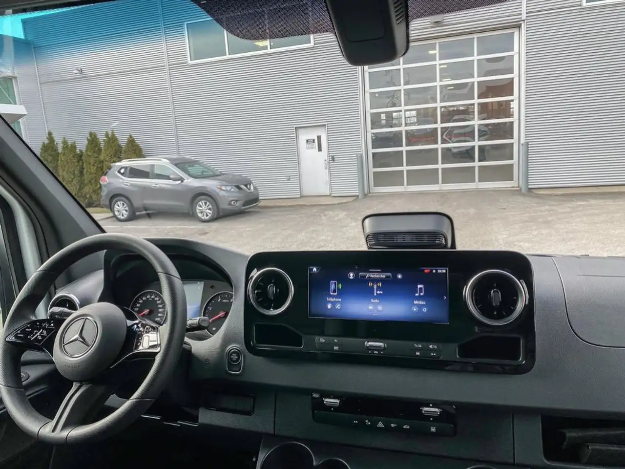 Mercedes-Benz Sprinter - Image 10