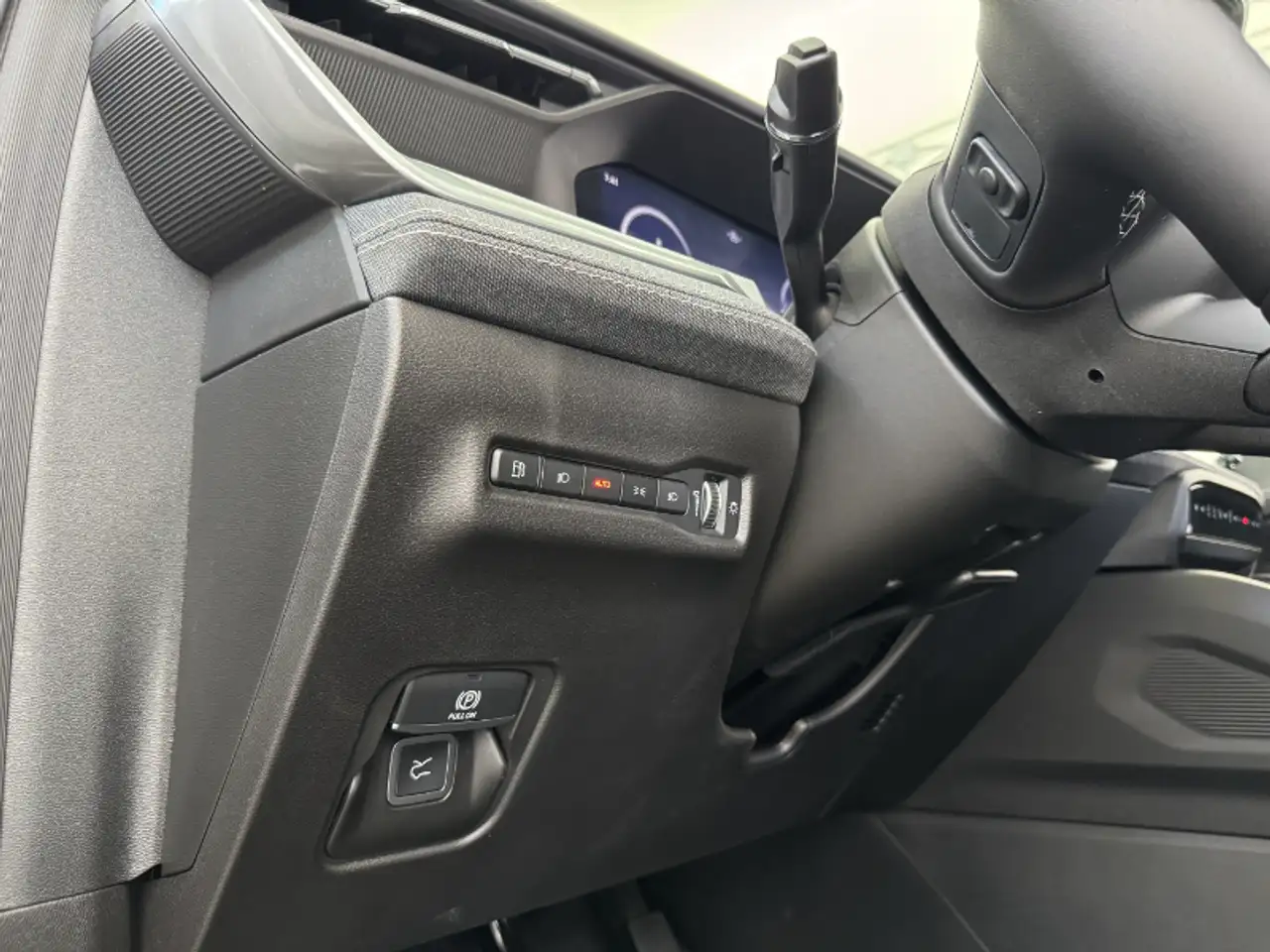 Jeep Cherokee - Image 13