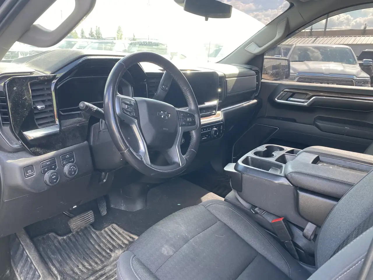 Chevrolet Silverado 1500 - Image 3