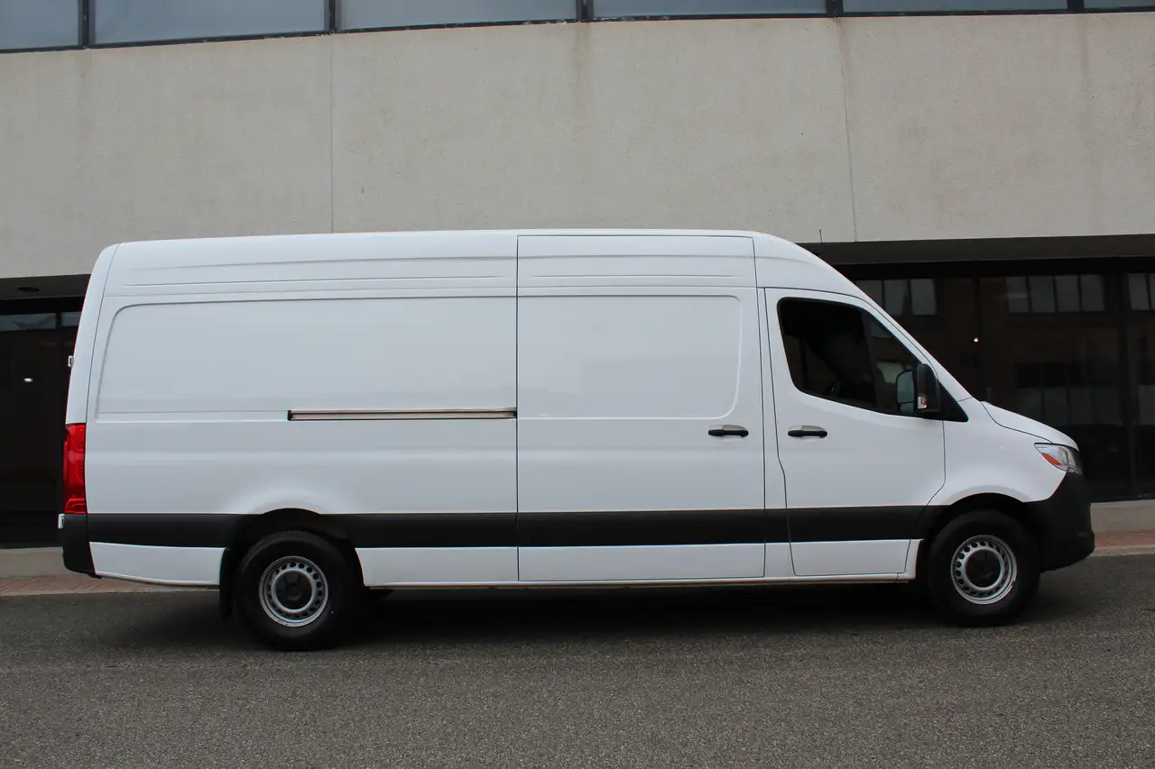 Mercedes-Benz Sprinter - Image 34