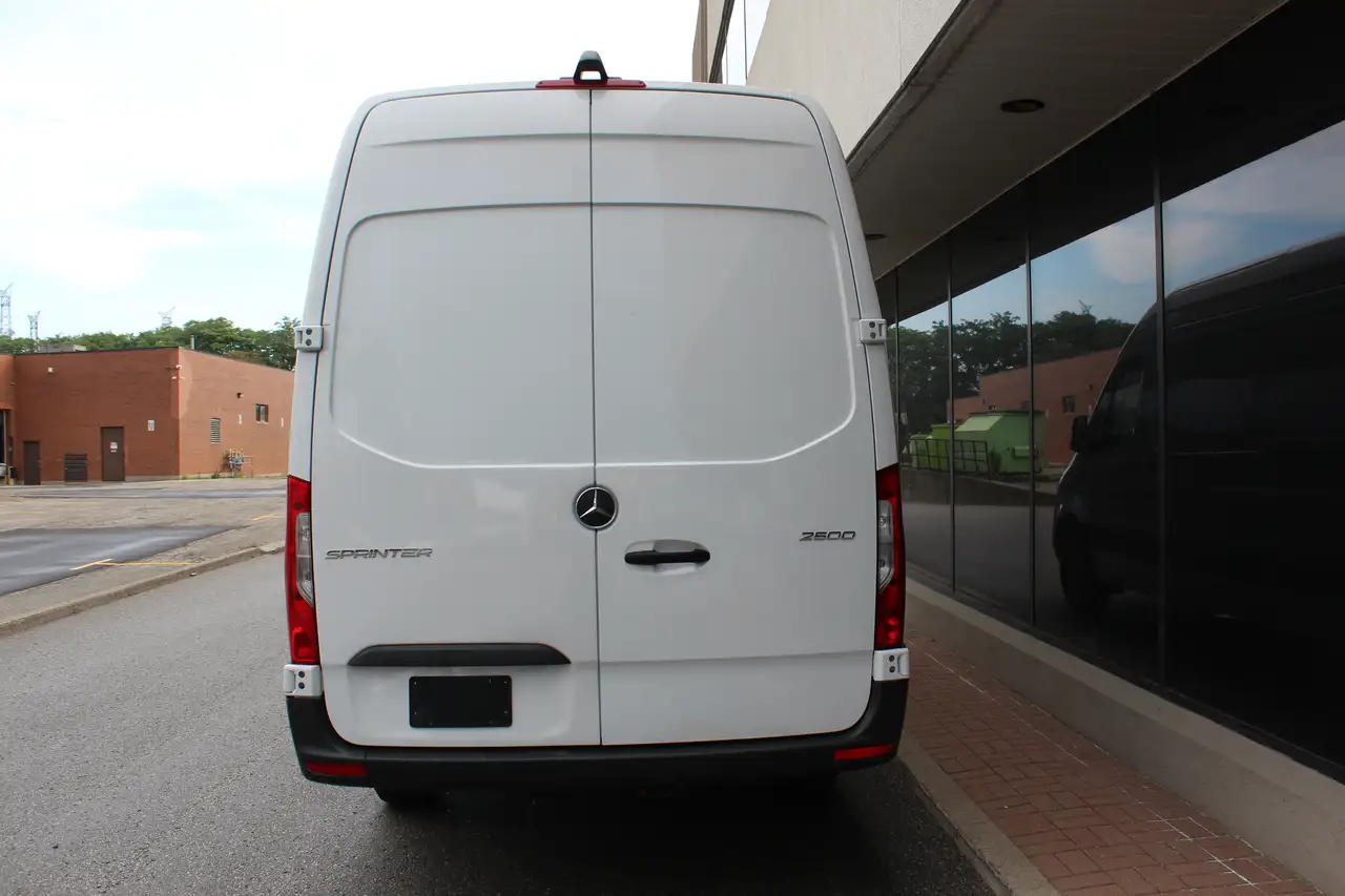 Mercedes-Benz Sprinter - Image 33