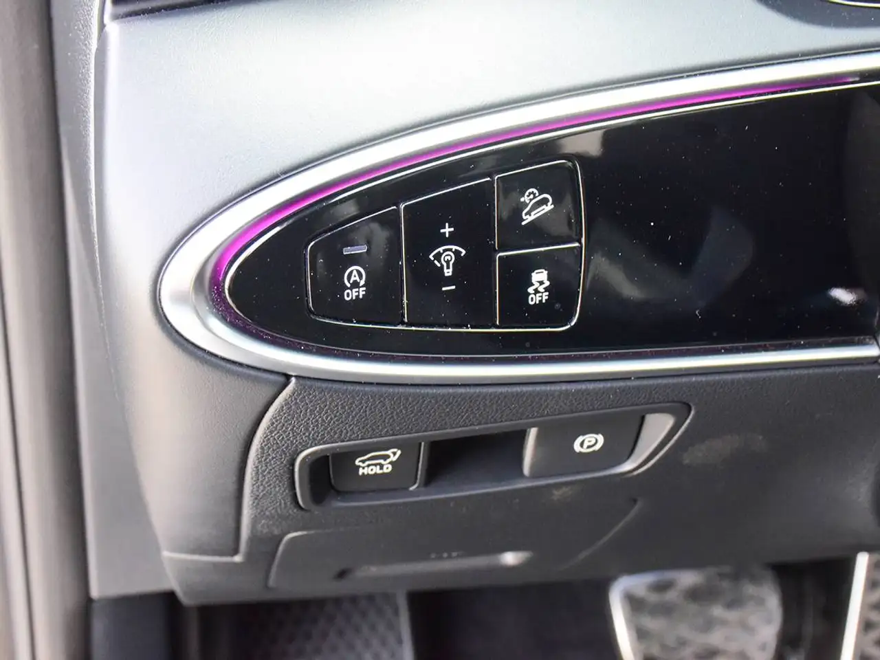 Genesis GV70 - Image 14