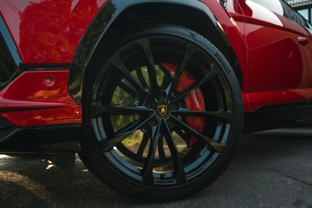 Lamborghini Urus - Image 2