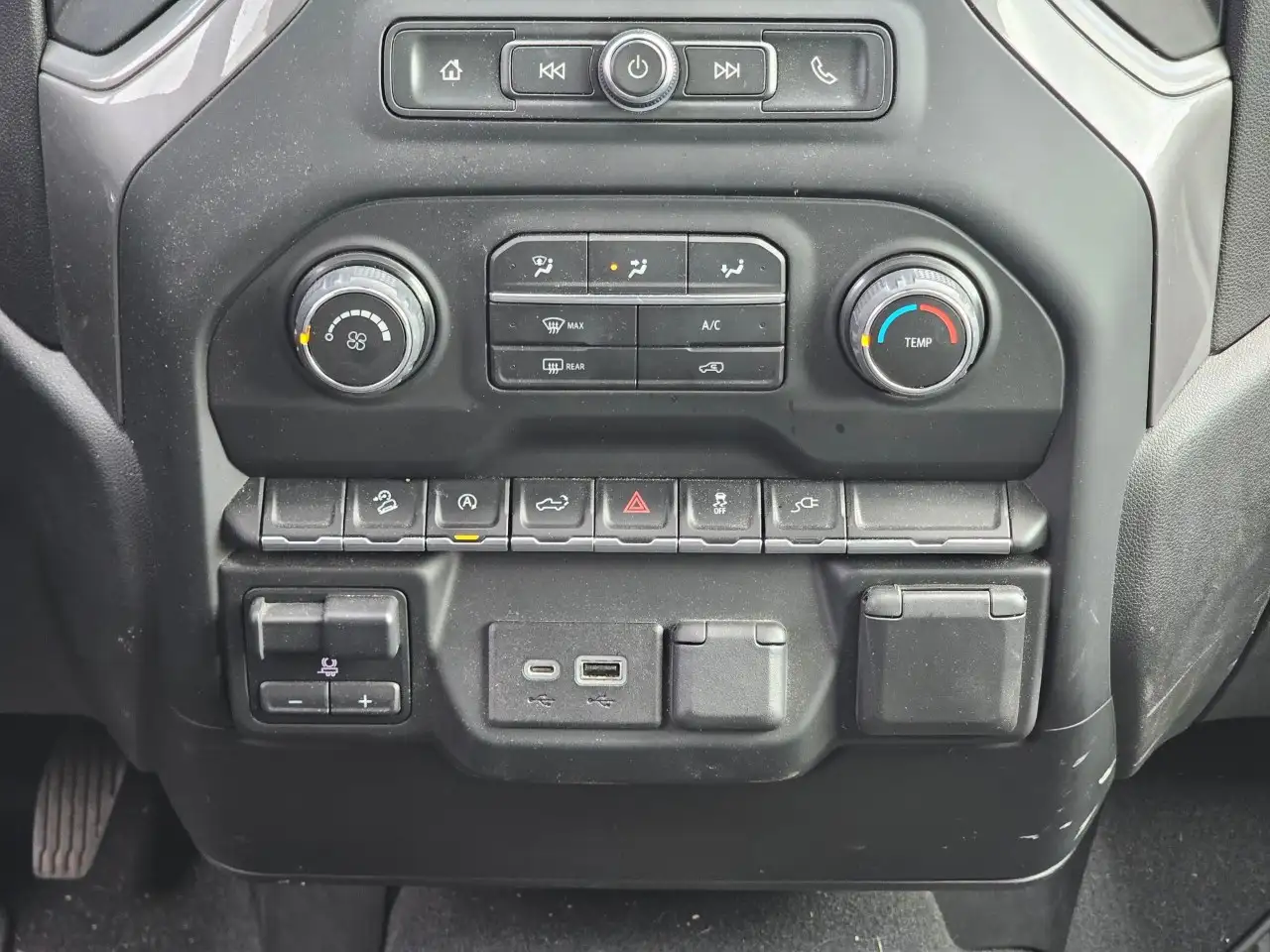 Chevrolet Silverado 1500 - Image 26