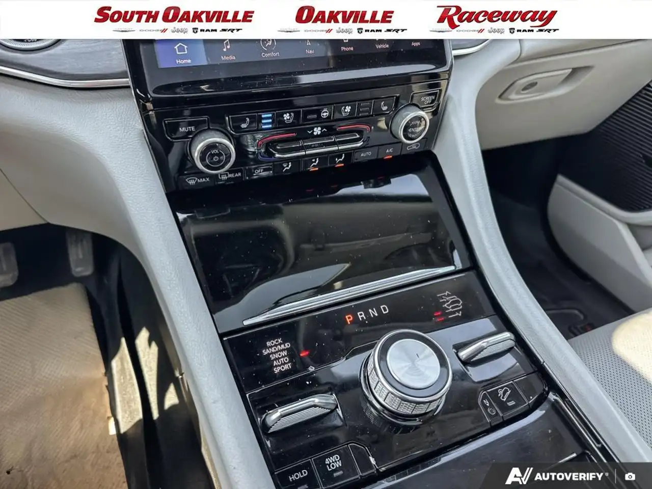 Jeep Grand Cherokee - Image 18