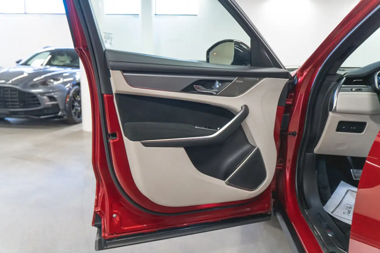Jaguar F-Pace - Image 10