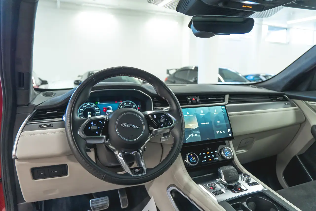 Jaguar F-Pace - Image 11