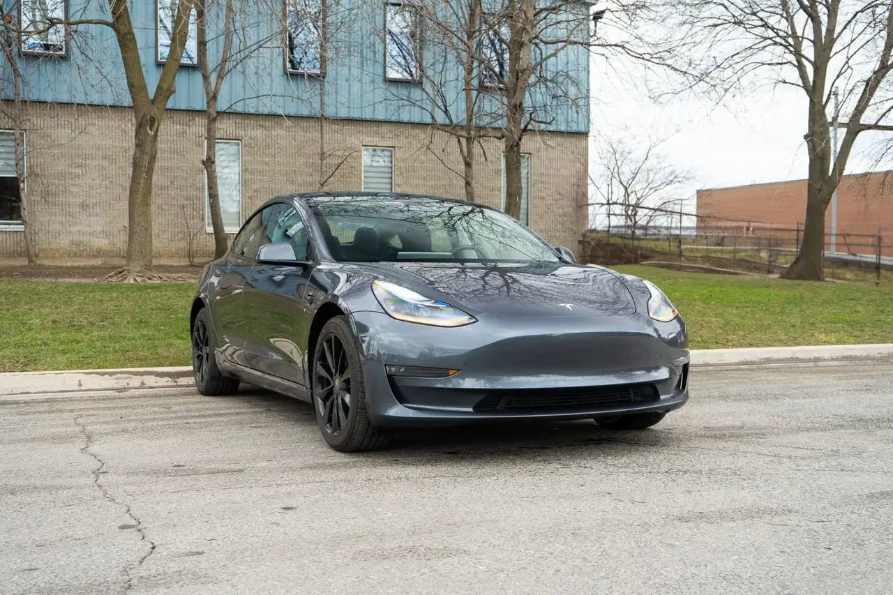 Tesla Model 3 - Image 3