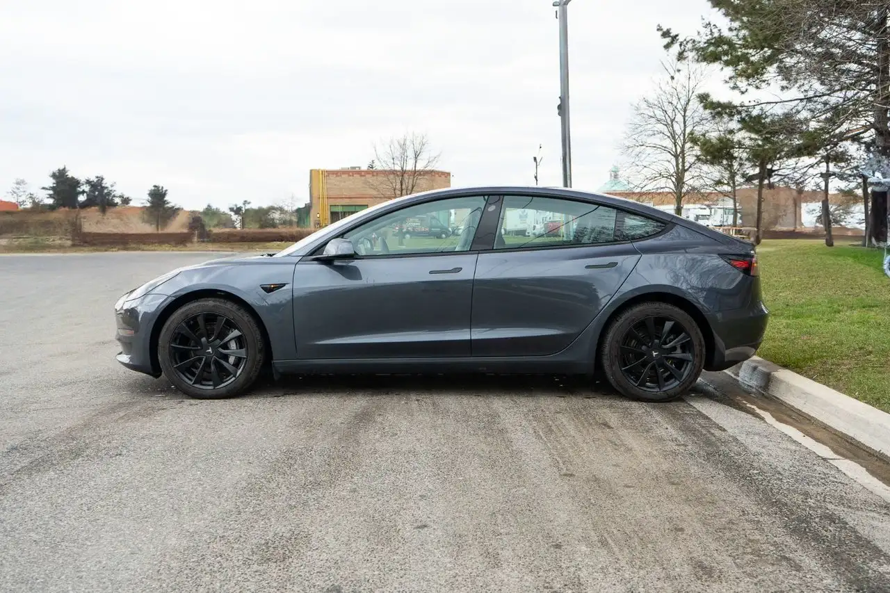 Tesla Model 3 - Image 5