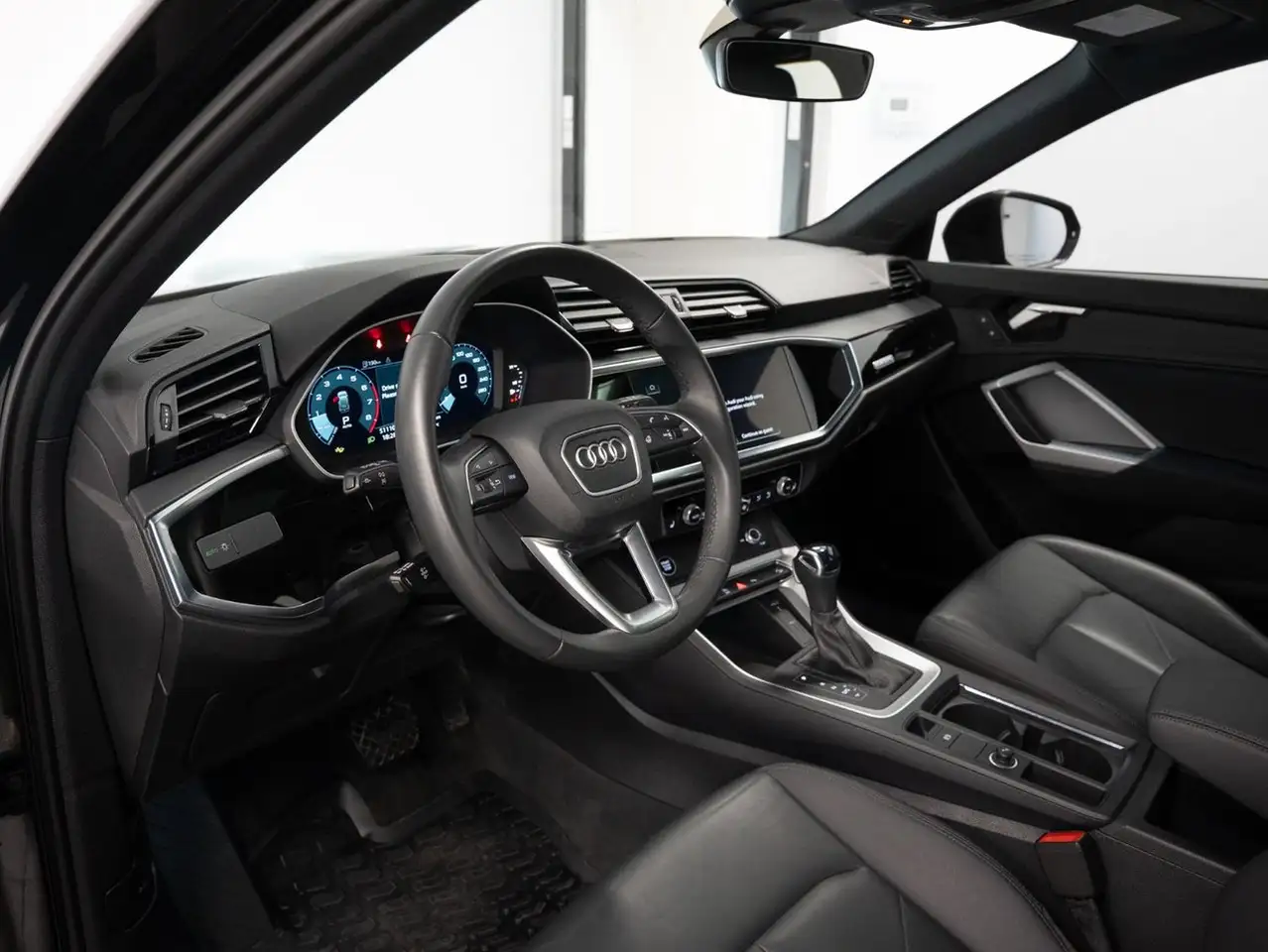 Audi Q3 - Image 12