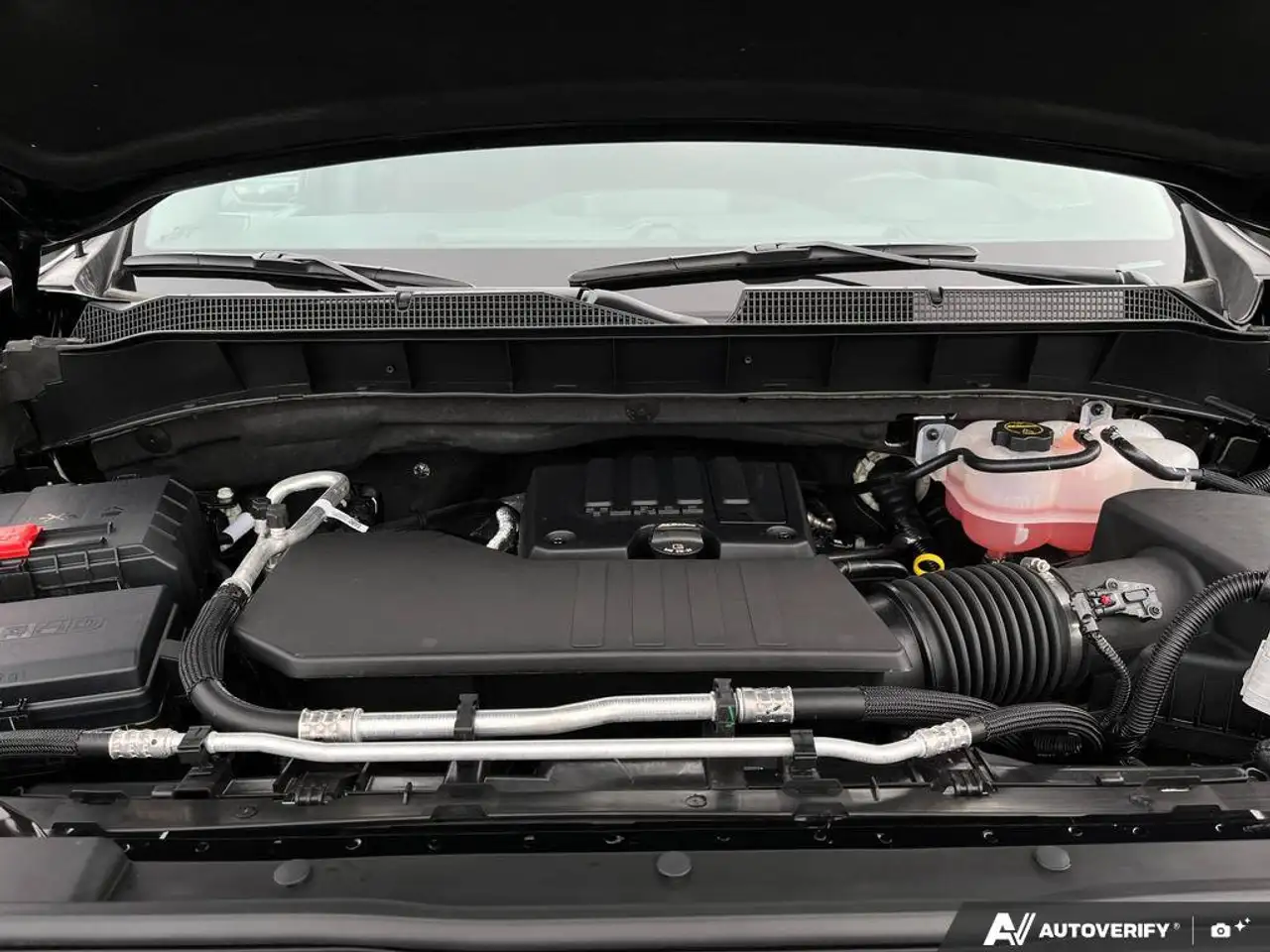 Chevrolet Silverado 1500 - Image 10