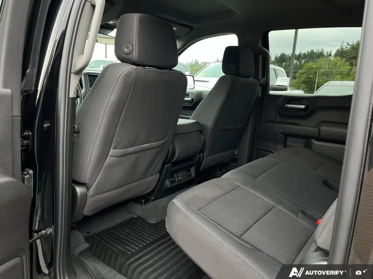 Chevrolet Silverado 1500 - Image 23