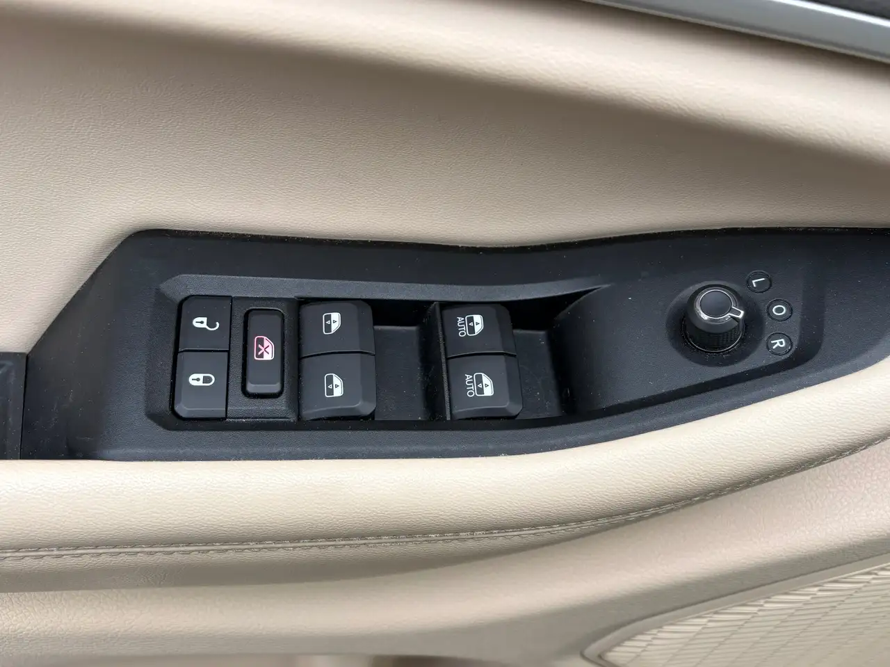 Jeep Grand Cherokee - Image 8