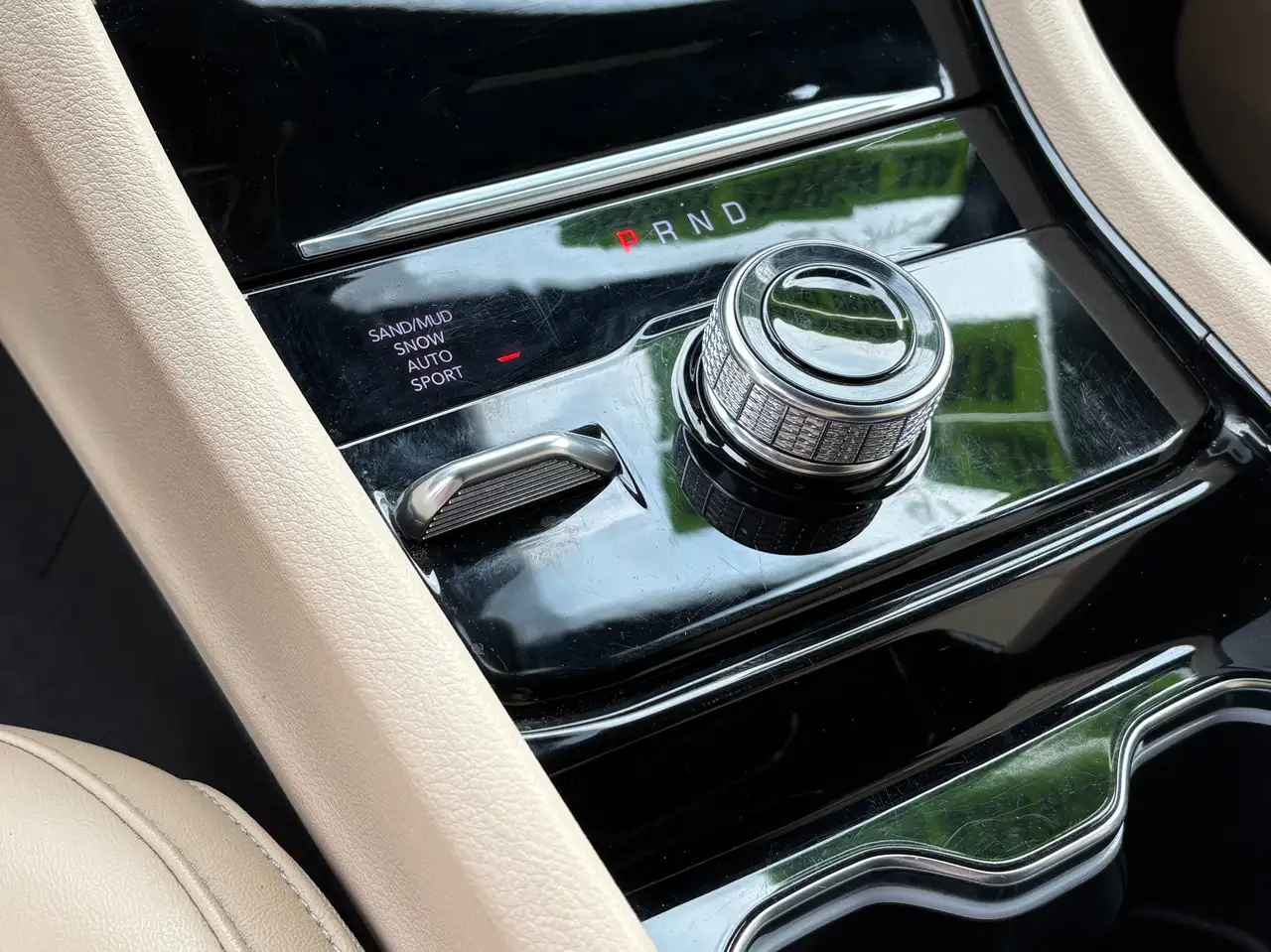 Jeep Grand Cherokee - Image 13