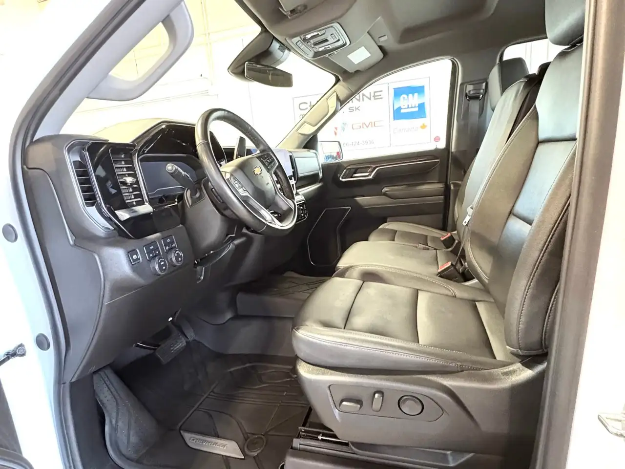Chevrolet Silverado 1500 - Image 11