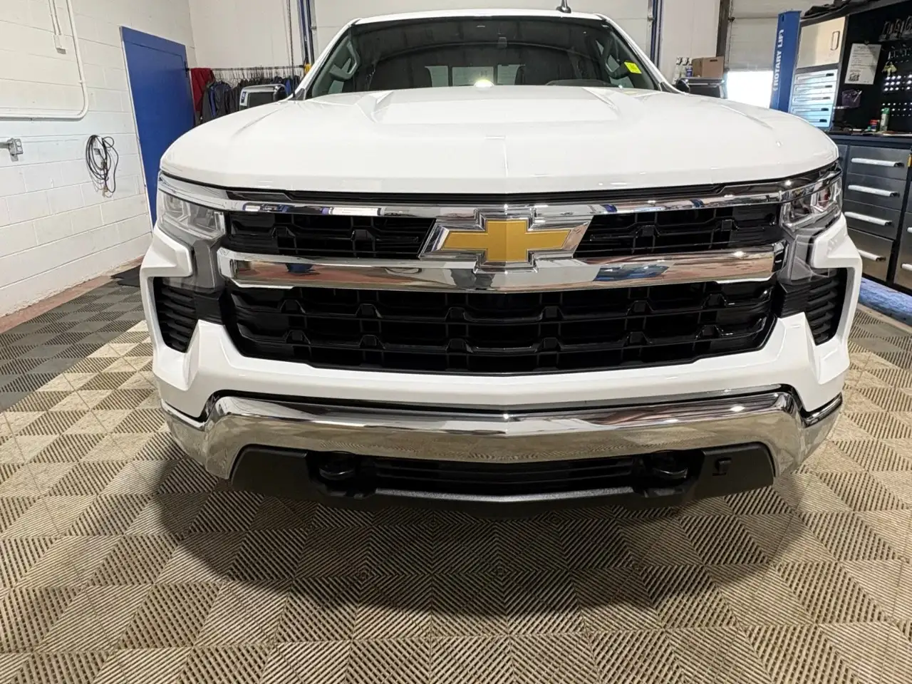 Chevrolet Silverado 1500 - Image 5