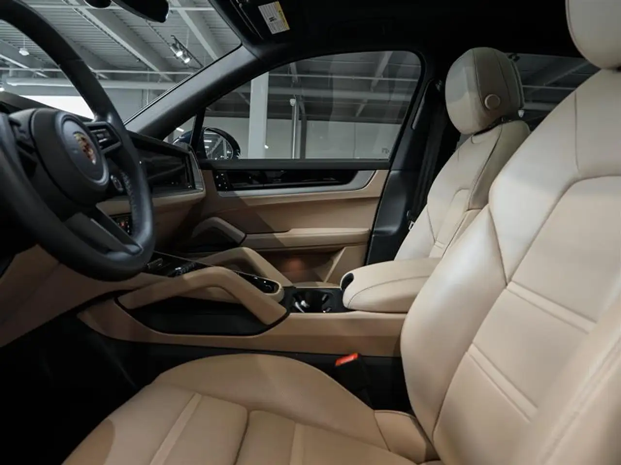 Porsche Cayenne - Image 18
